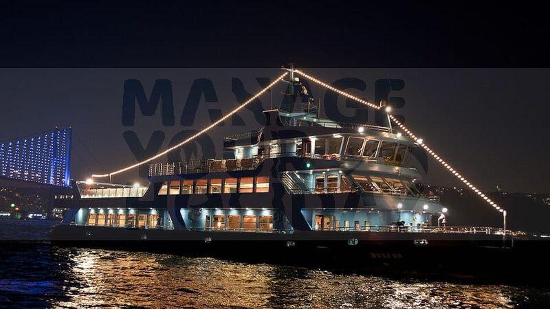 İstanbul: Alkollü İçecekler ve Eğlence Eşliğinde Boğazda Akşam Yemeği Gezisi