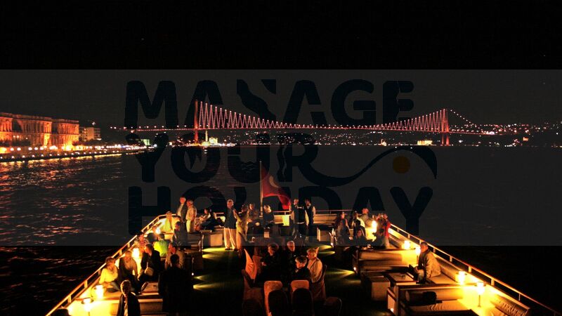 İstanbul: Alkollü İçecekler ve Eğlence Eşliğinde Boğazda Akşam Yemeği Gezisi