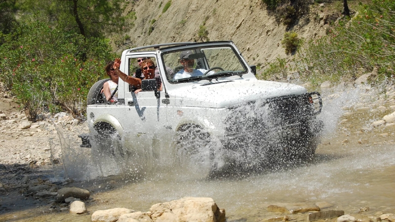 Kemer: Öğlen Yemekli Jeep Safari Turu