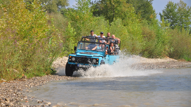 Kemer: Öğlen Yemekli Jeep Safari Turu