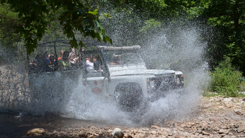 Kemer: Öğlen Yemekli Jeep Safari Turu