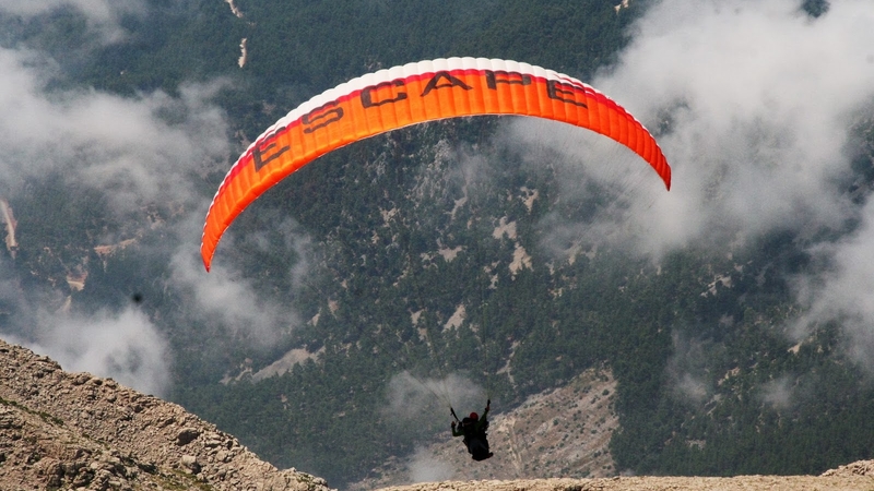 Kemer : 2365 Metre Tahtalı Dağından Yamaç Paraşütü