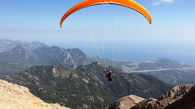 Kemer : 2365 Metre Tahtalı Dağından Yamaç Paraşütü