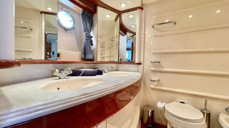 Özel Yat : Azimut 68 | 22 Metre | Morning Tour