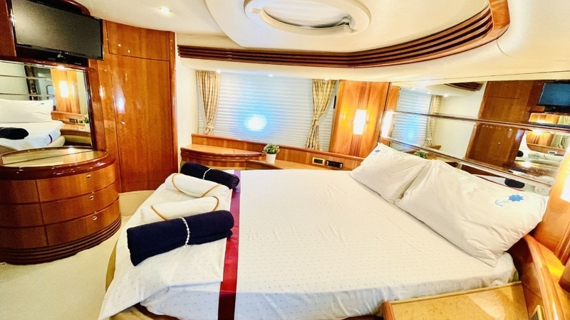 Özel Yat : Azimut 68 | 22 Metre | Morning Tour