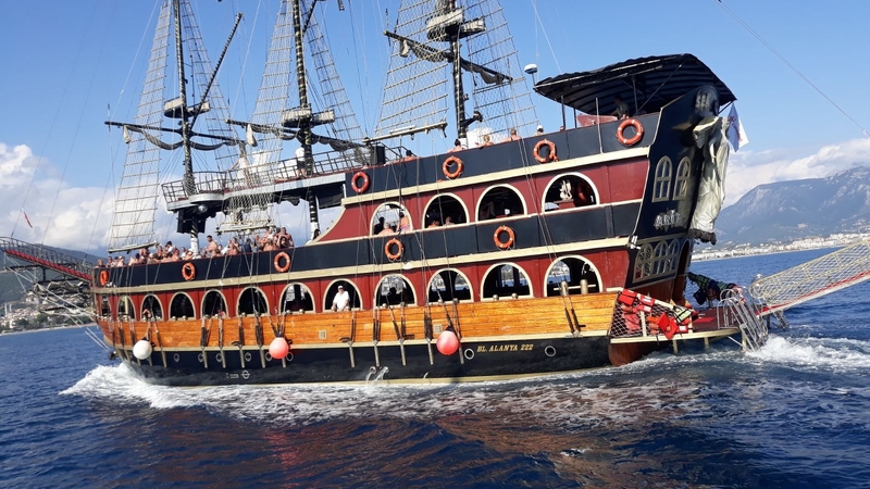 Alanya: Öğlen Yemekli ve Sınırsız Alkolsüz İçecekli Tekne Turu