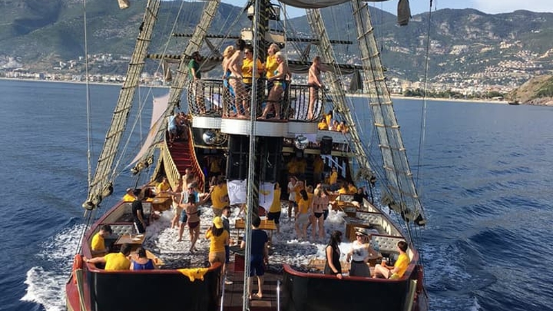 Alanya: Öğlen Yemekli ve Sınırsız Alkolsüz İçecekli Tekne Turu