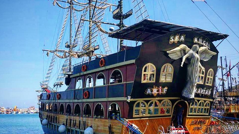 Alanya: Öğlen Yemekli ve Sınırsız Alkolsüz İçecekli Tekne Turu