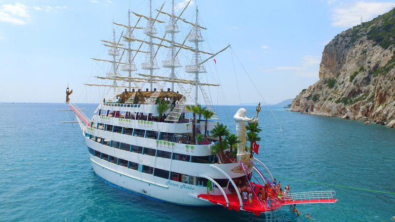 Harem Maldiv İçkili ve Öğlen Yemekli Yat Turu