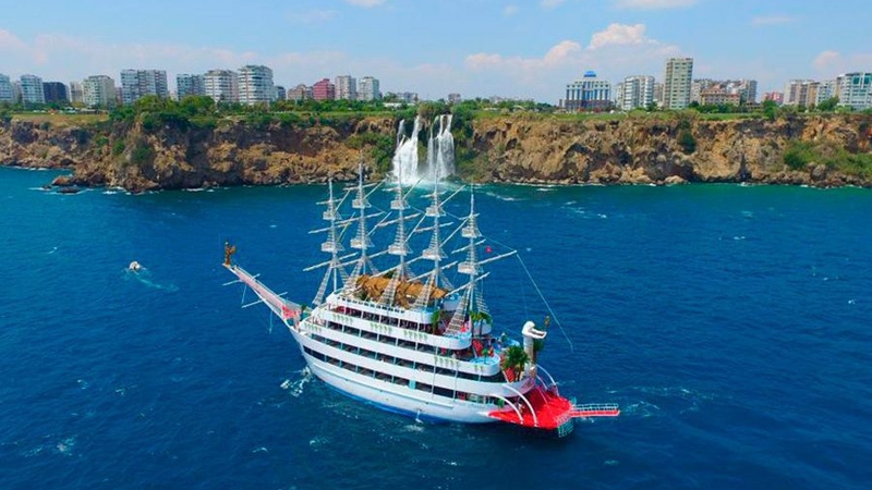 Harem Maldiv İçkili ve Öğlen Yemekli Yat Turu